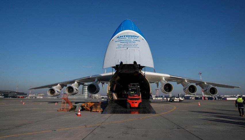 Największy transportowy samolot świata Mrija, która niedawno przylatywała do Jasionki została zniszczona przez Rosjan