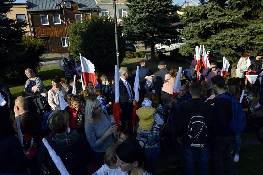 W Bobowej stanie jedna z ławeczek niepodległości finansowanych przez MON [ZDJĘCIA]