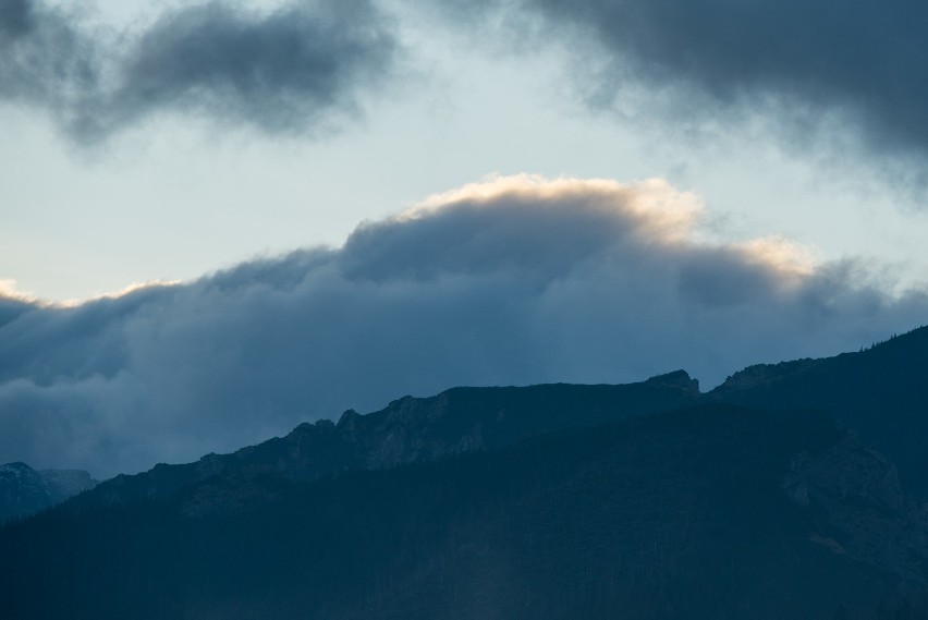 Tatry. W górach halny. Wiatr przyniesie opady śniegu [ZDJĘCIA]