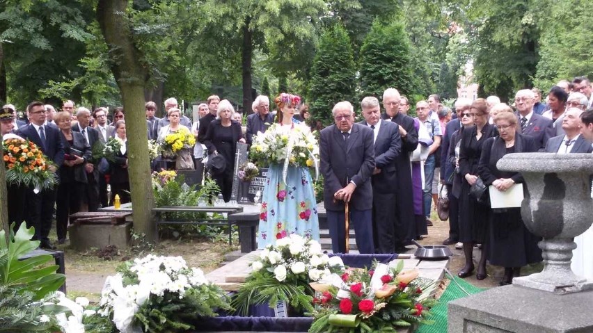 Pogrzeb Tadeusza Kijonki, literata, dziennikarza, wydawcę i...
