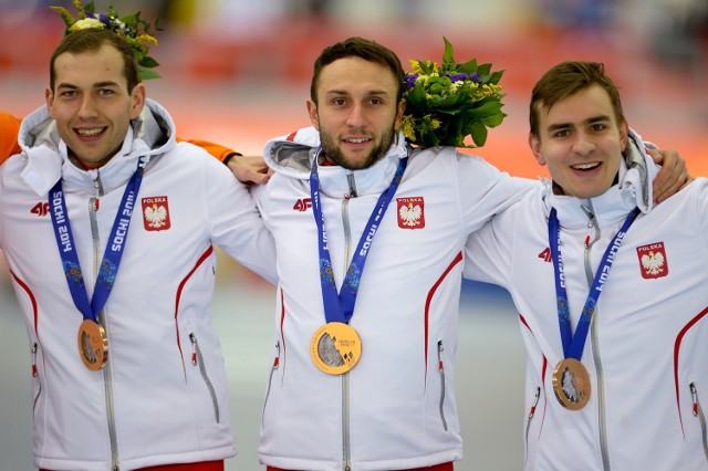 Podczas igrzysk w Soczi męska drużyna (Niedźwiedzki, Bródka, Szymański) wywalczyła brązowy medal