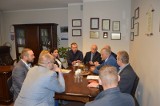 Jest wstępne porozumienie samorządowców dotyczące remontu drogi powiatowej między Suchorzem a Mielnem