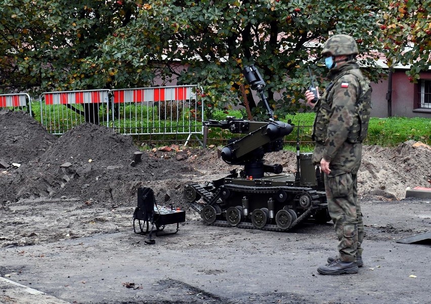 Niebezpieczne znalezisko na Jodłowej w Szczecinie. Ewakuacja mieszkańców NA ŻYWO- 18.10.2020