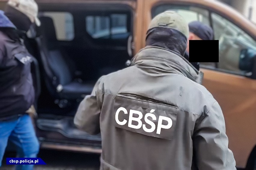 Białostoccy policjanci CBŚP zatrzymali 9 podejrzanych m.in. o udział w grupie przestępczej, pranie brudnych pieniędzy i zbrodnię vatowską