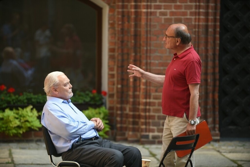 Toruń. Stacy Keach na planie filmu "Habit i zbroja"