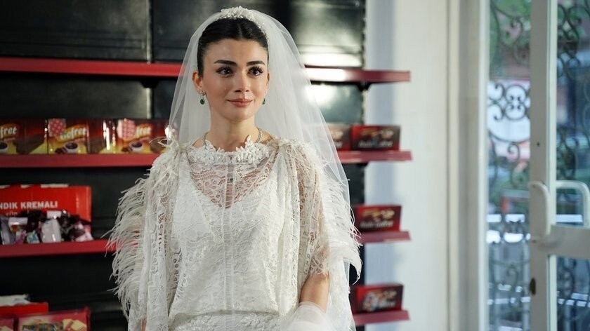Wszyscy mówią o ślubie Demet Özdemir, tureckiej aktorki...