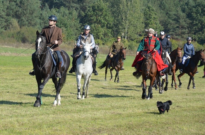 Bieg Świętego Huberta, stragany z dziczyzną to atrakcje Hubertusa Nadsańskiego