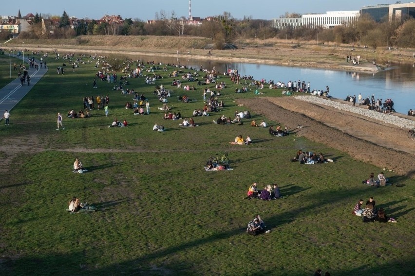 Idealnym miejscem na rozpalenie grilla są tereny nad Wartą....