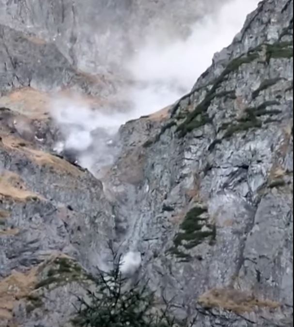 Tatry. Potężna lawina kamienna nad Morskim Okiem. Leciały ogromne głazy. "Obryw ma ok. 100 metrów wysokości"