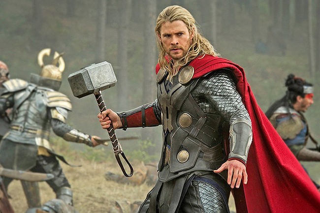 Thor Odinson (Chris Hemsworth) to książe i przyszły król...