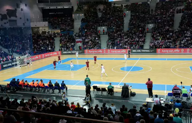 Koszykarze King Szczecin swoje mecze muszą rozgrywać w Azoty Arenie.
