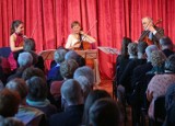 Trio wiolonczelowe i wernisaż w niedzielne południe w Grudziądzu [zdjęcia]
