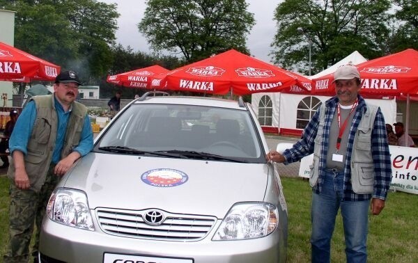 Waldemar Chęciński i Tadeusz Przybyła z miejscowości Praszka wyjechali z Domaniowa bogato wyposażoną toyotą corollą.