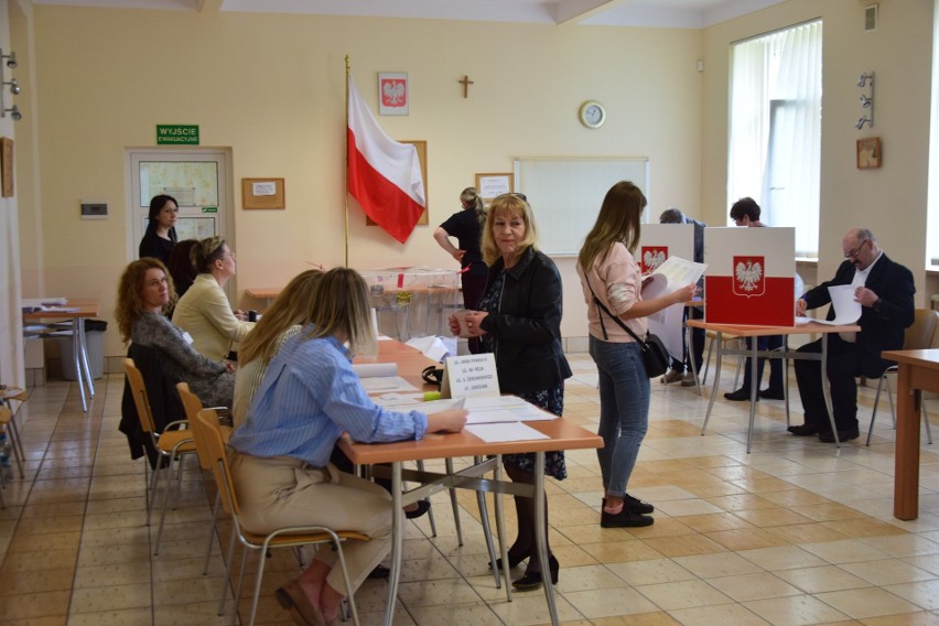 Wybory 2024. Mieszkańcy gminy Nowa Dęba wybierają burmistrza i radnych. Zobaczcie zdjęcia z głosowania 