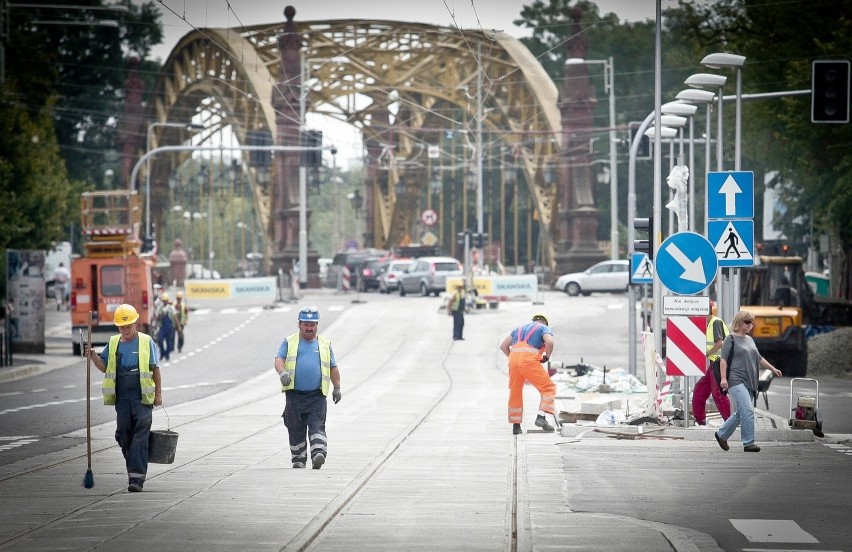 Pierwszy tramwaj przejechał wyremontowaną ulicą Curie-Skłodowskiej [ZDJĘCIA]