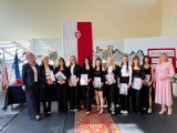 Uroczyste pożegnanie maturzystów w Zespole Szkół Technicznych i Ogólnokształcących w Sandomierzu. Zobacz zdjęcia