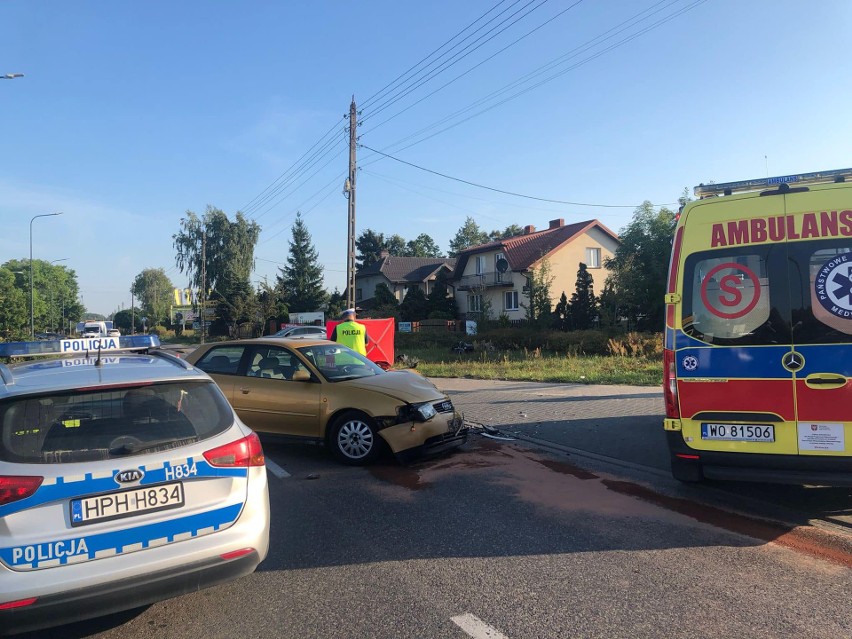 Śmiertelny wypadek w Wyszkowie na skrzyżowaniu Świętojańskiej z Komunalną. Nie żyje motocyklista. 7.09.2023