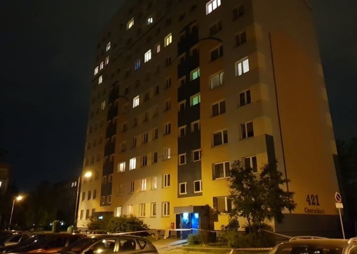 35-letni mieszkaniec wieżowca przy ul. Czernika spadł z 4....