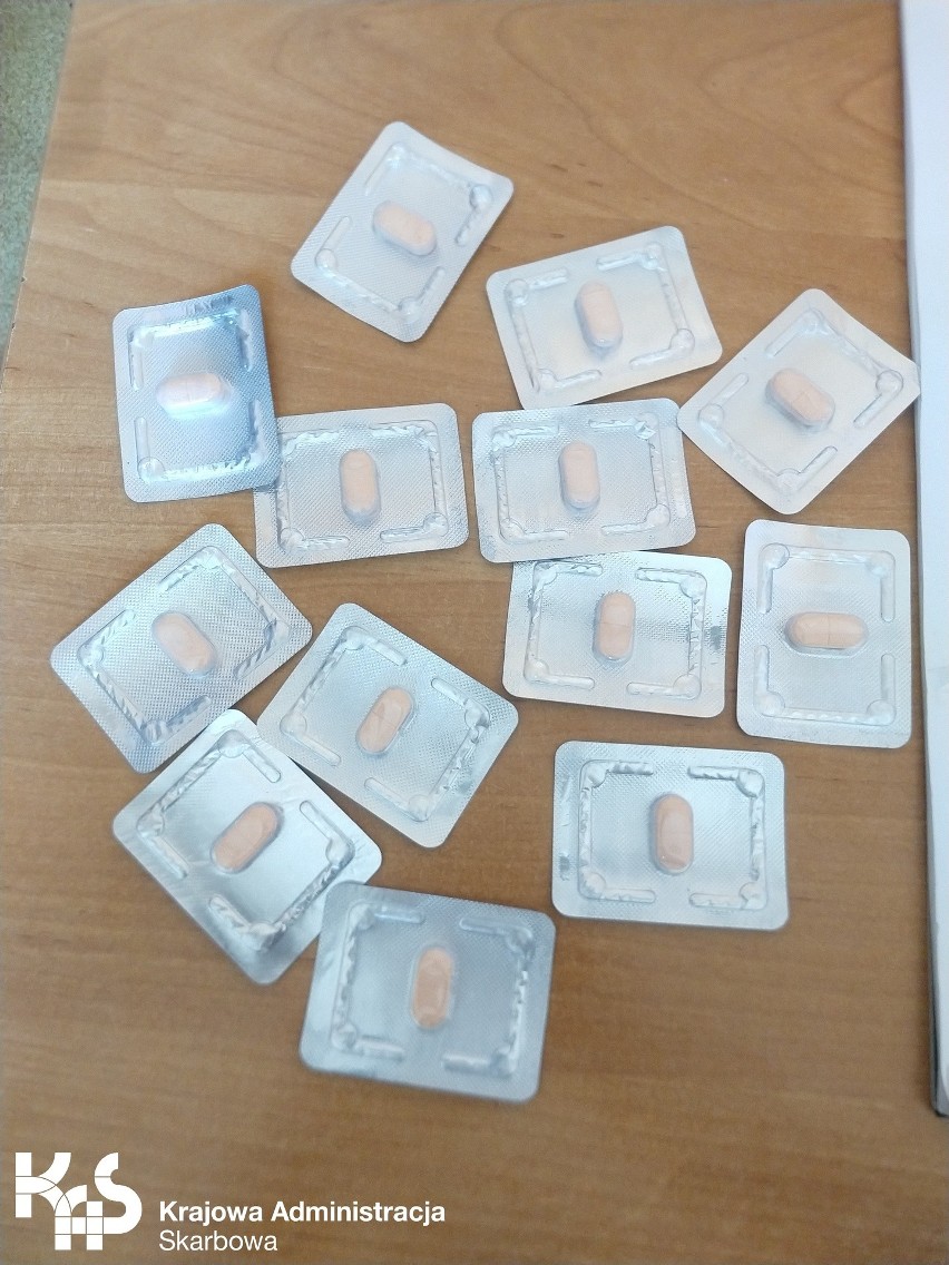Nielegalne farmaceutyki w przesyłkach z Indii  i Tajlandii