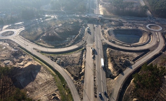 Wiadukt na węźle Pogoria nad budowaną S1 został zamknięty dla kierowców Zobacz kolejne zdjęcia/plansze. Przesuwaj zdjęcia w prawo naciśnij strzałkę lub przycisk NASTĘPNE