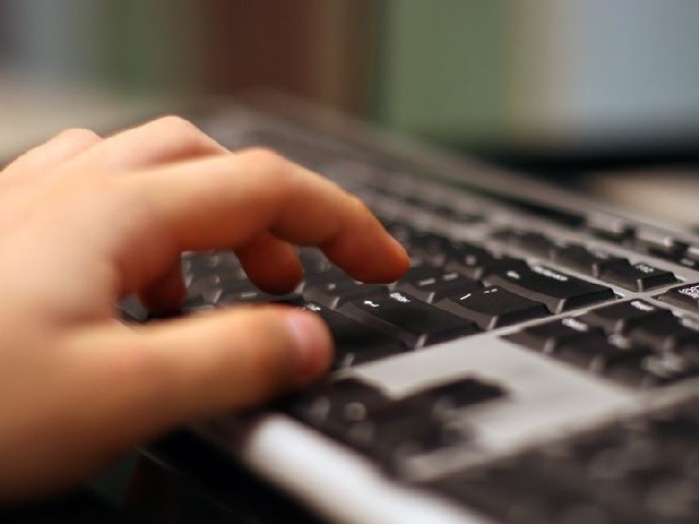 Uczniowie podczas lekcji będą korzystać z laptopów