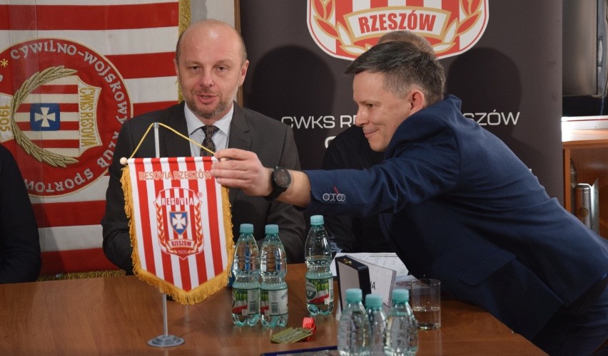 Prezydent Rzeszowa, Konrad Fijołek, zapowiada na marzec wybór inwestora, który zbuduje lekkoatletyczny stadion