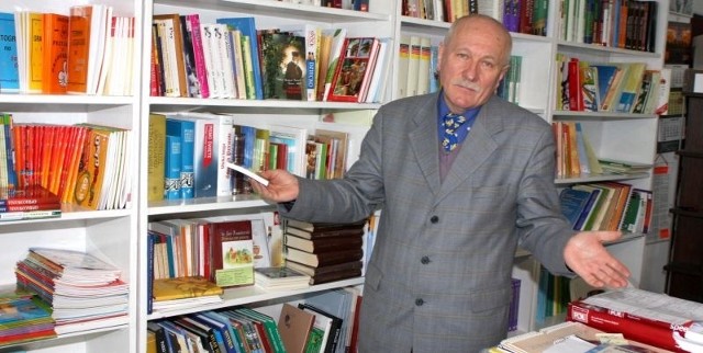- Tak wysoki czynsz jest nie do przyjęcia, chyba będę musiał zakończyć działalność - mówi Marian Kubik, właściciel księgarni na osiedlu Świętokrzyskim.