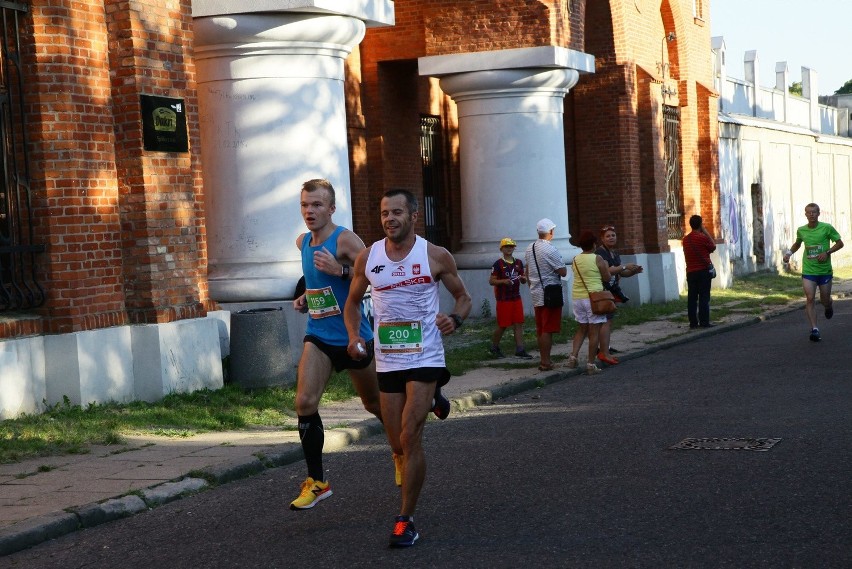 Bieg Fabrykanta 2016. 10 kilometrów szlakiem fabrykanckiej Łodzi [ZDJĘCIA]