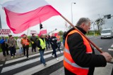 Pracownicy Bioetanolu zablokowali drogę krajową nr 91 w Kończewicach [zdjęcia]