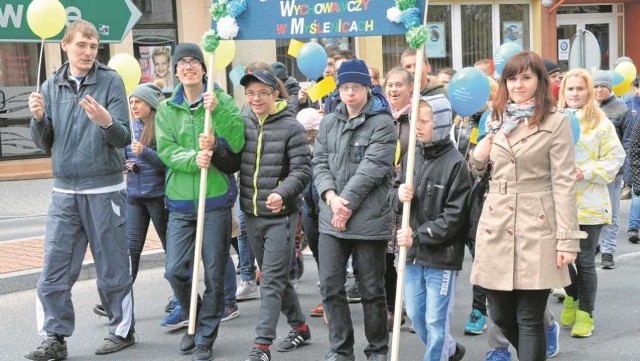 Po raz pierwszy osoby niepełnosprawne i ich opiekunowie przeszli w marszu ulicami Myślenic