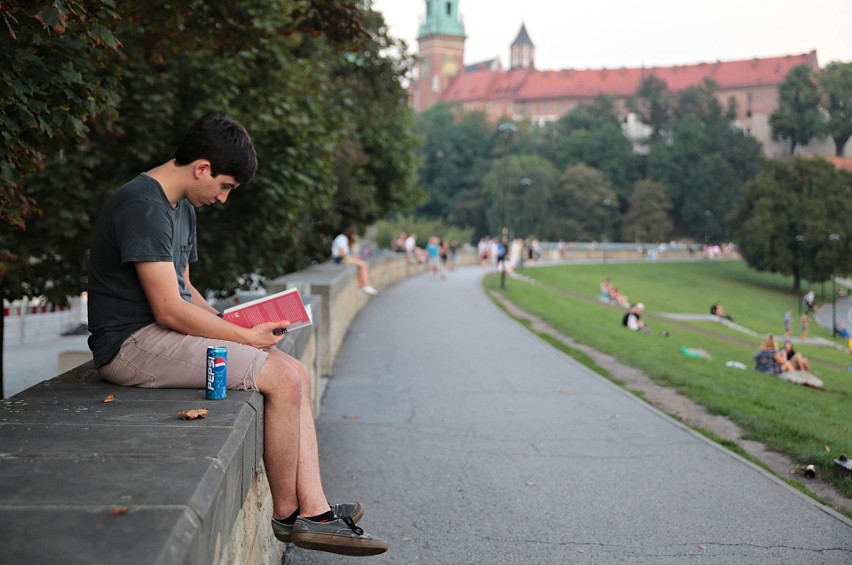 Forum Przestrzenie wieczorową porą. Ludzie, impreza i...