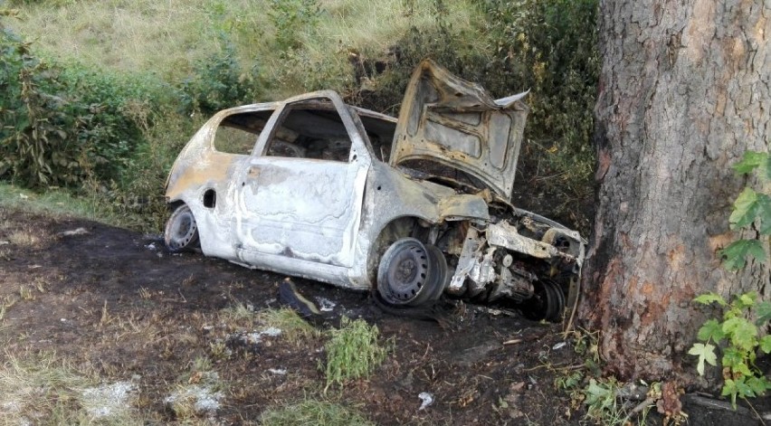 Wypadek w Strzyżowicach: rozbity samochód stanął w...