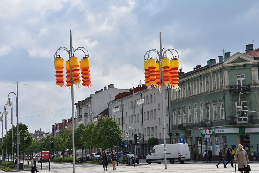 Częstochowa. Chińskie lampiony na placu Biegańskiego ZDJĘCIA