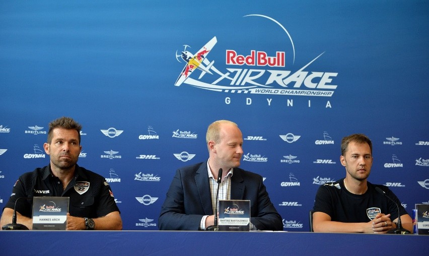 Konferencja prasowa w przeddzień rozpoczęcia zawodów Red Bull Air Race [ZDJĘCIA]