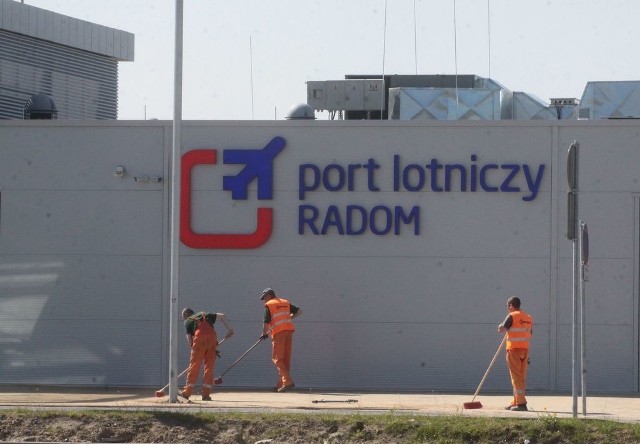 Wokół terminala na Sadkowie wciąż trwają prace. Spółka lotniskowa chce obligacji, za które będzie prowadziła kolejne inwestycje.