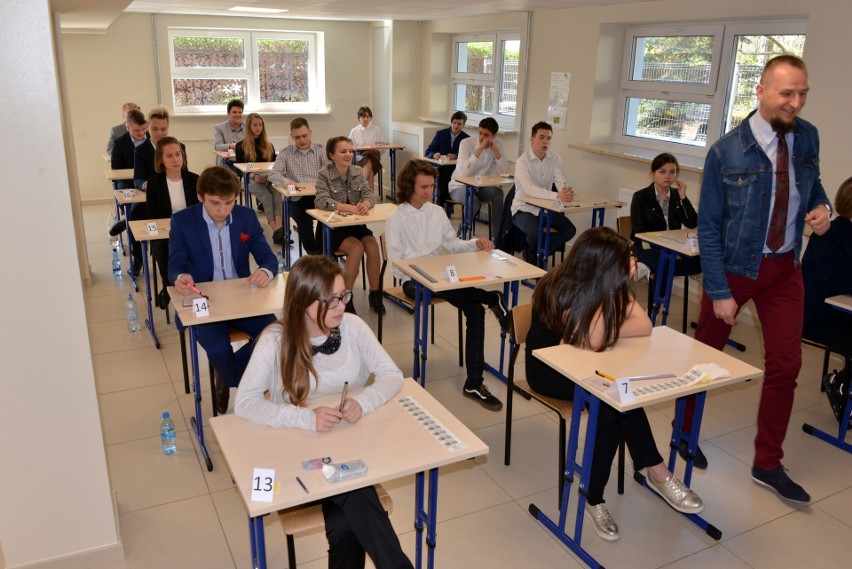Egzamin gimnazjalny 2018. Oto jak przebiegał drugi dzień w Kielcach