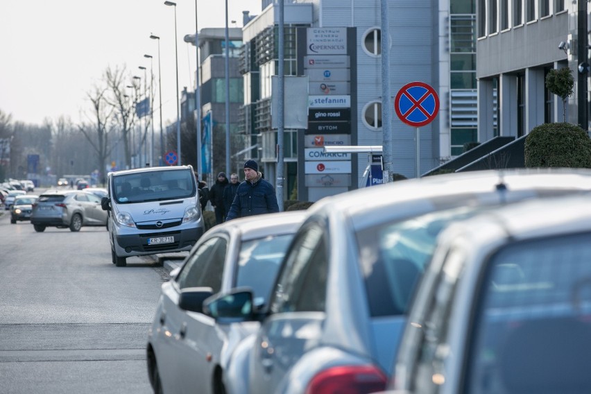 Kraków. Wielkie problemy z parkowaniem przy biurowcach na Czyżynach