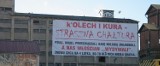 Kontrowersyjny baner w usteckim porcie: "k'Olech i Kura - straszna chałtura"