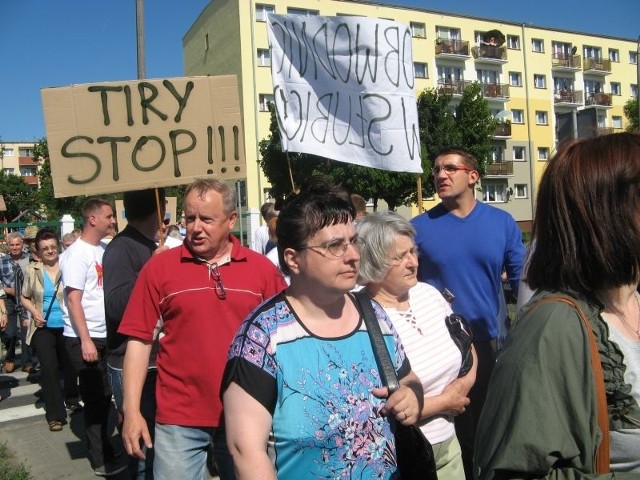 Słubiczanie od wielu lat domagają się budowy obwodnicy, bo tiry rozjeżdżają im miasto. Dwa lata temu wyszli na ulice i zablokowali przejazd przez centrum ciężkich samochodów.