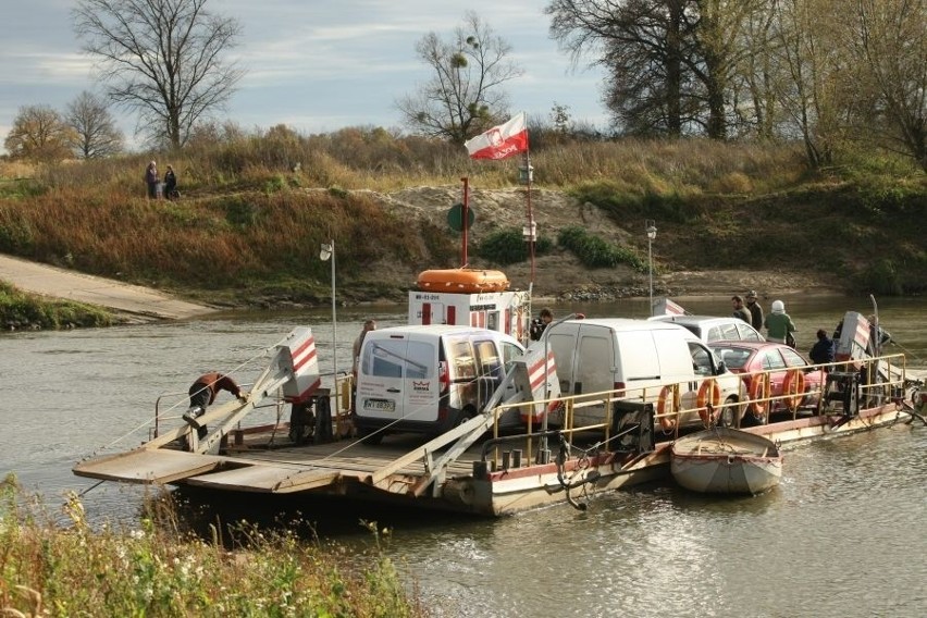 Prom między Brzegiem Dolnym a Głoską przepłynął ostatni raz (ZDJĘCIA)