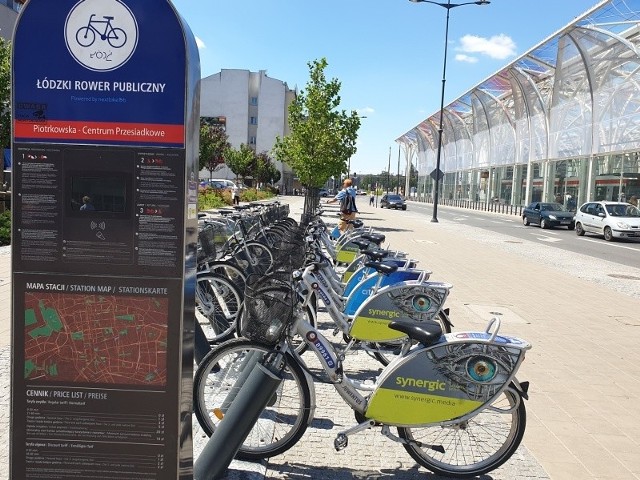 Od 1 kwietnia 2020 r. będą obowiązywać nowe stawki opłat za wynajęcie rowerów miejskich. Rowery będą mogły być pozostawiane poza stacjami oraz... rezerwowane.ZOBACZ CENNIK - KLIKNIJ NA KOLEJNE SLAJDY...