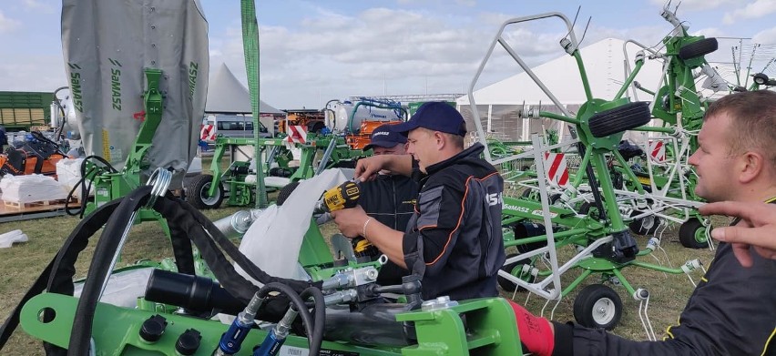 SaMASZ podczas montowania stoiska na Agro Show