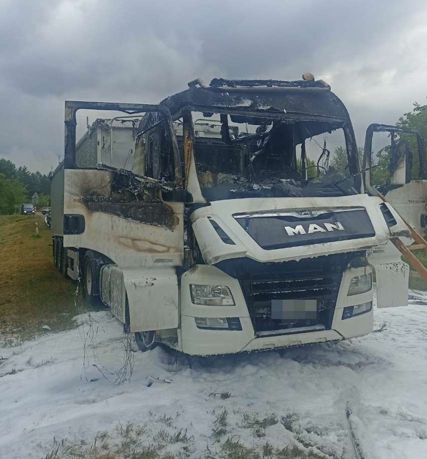 Pożar ciężarówki na trasie Włodawa-Okuninka. Kabina spłonęła całkowicie