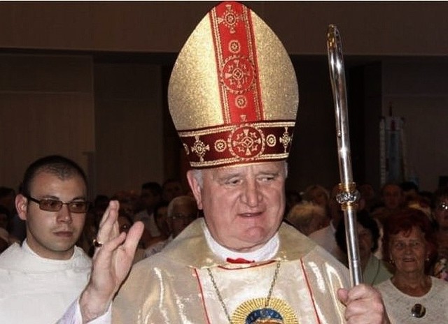 Biskup Stefanek podczas Polonijnej Pielgrzymki Słuchaczy Radia Maryja w Dolestown w Pensylwanii