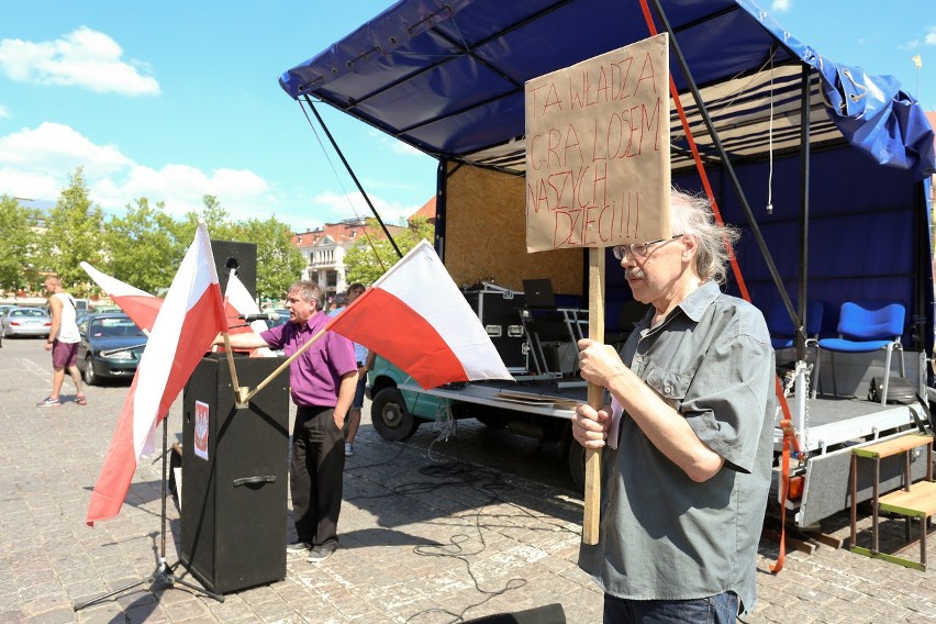 Protest przeciwników lokalizacji ringu...