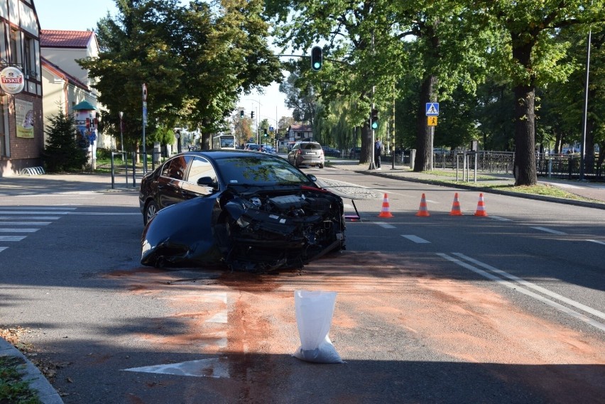 Wypadek w centrum Pruszcza Gdańskiego! Autobus zderzył się z osobówką