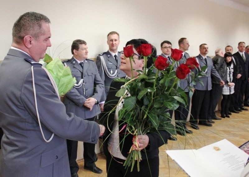 Policjanci i pracownicy jednostki w Łomży, uroczyście...