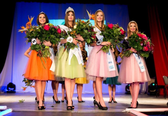 III Wicemiss Ziemi Radomskiej 2015 Anita Golanowska, II Wicemiss Ziemi Radomskiej 2015 Karolina Kowalik, I Wicemiss Ziemi Radomskiej 2015 Magdalena Pasik oraz Miss Ziemi Radomskiej 2015 Aleksandra Górak.