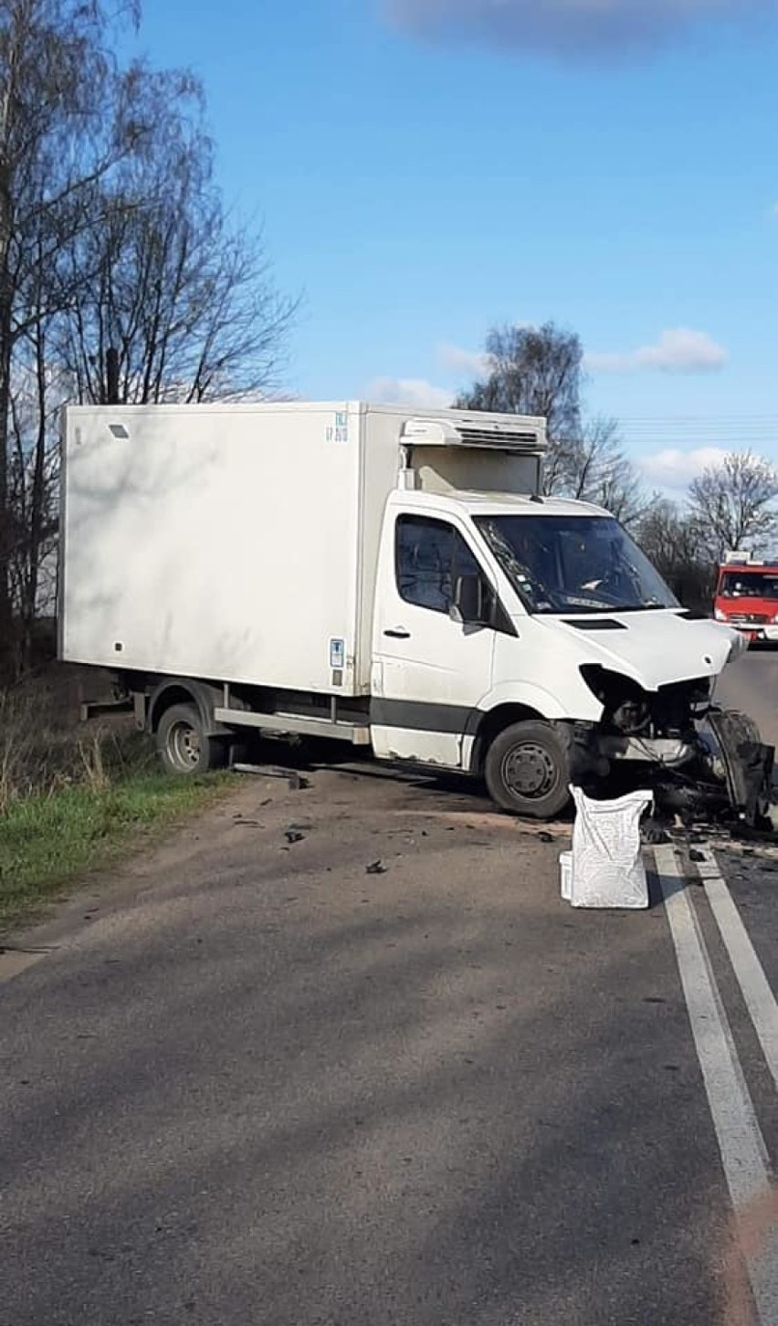 Wypadek Trutnowy. Zderzenie osobówki z autem dostawczym