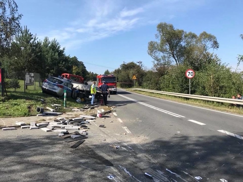 Wypadek w Rudniku pod Myślenicami. Radiowóz zderzył się z dostawczakiem